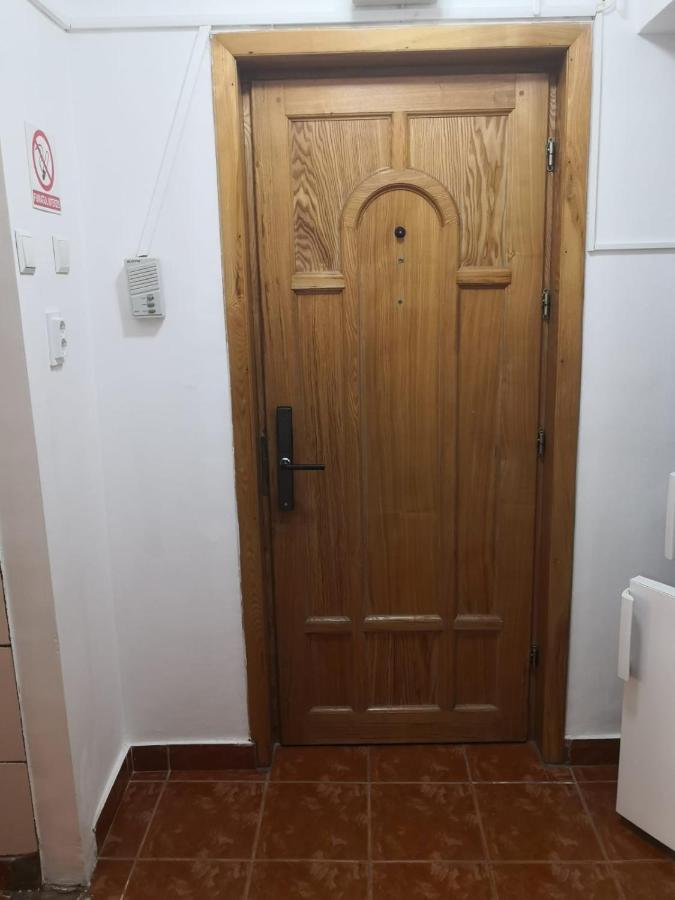 Apartament Cu Doua Camere Târgu Jiu Zewnętrze zdjęcie