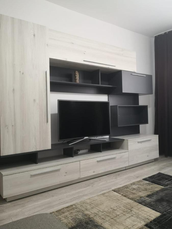Apartament Cu Doua Camere Târgu Jiu Zewnętrze zdjęcie
