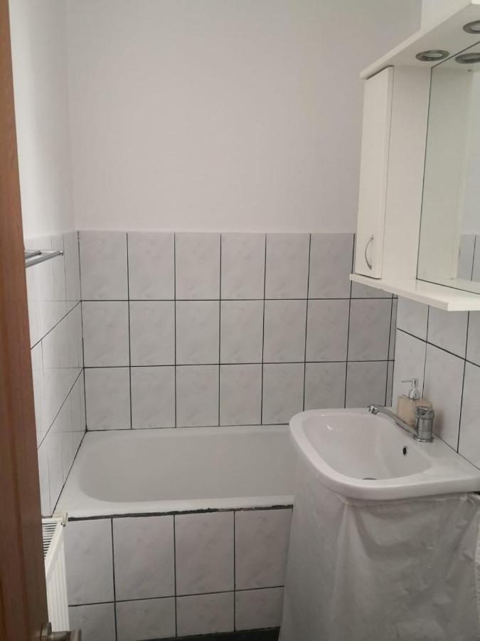 Apartament Cu Doua Camere Târgu Jiu Zewnętrze zdjęcie